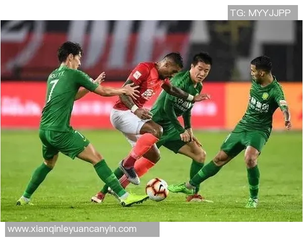 登博思与阿尔梅勒比赛因故延迟引发球迷热议与期待